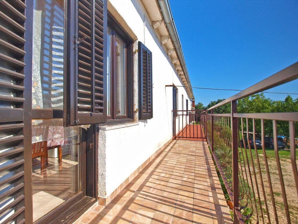 House Sandra 1430 Peresiji Bagian luar foto