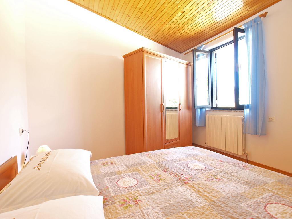 House Sandra 1430 Peresiji Bagian luar foto